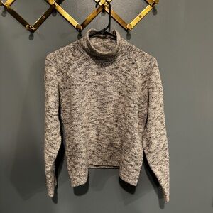 COLUMBIA black and white sweater